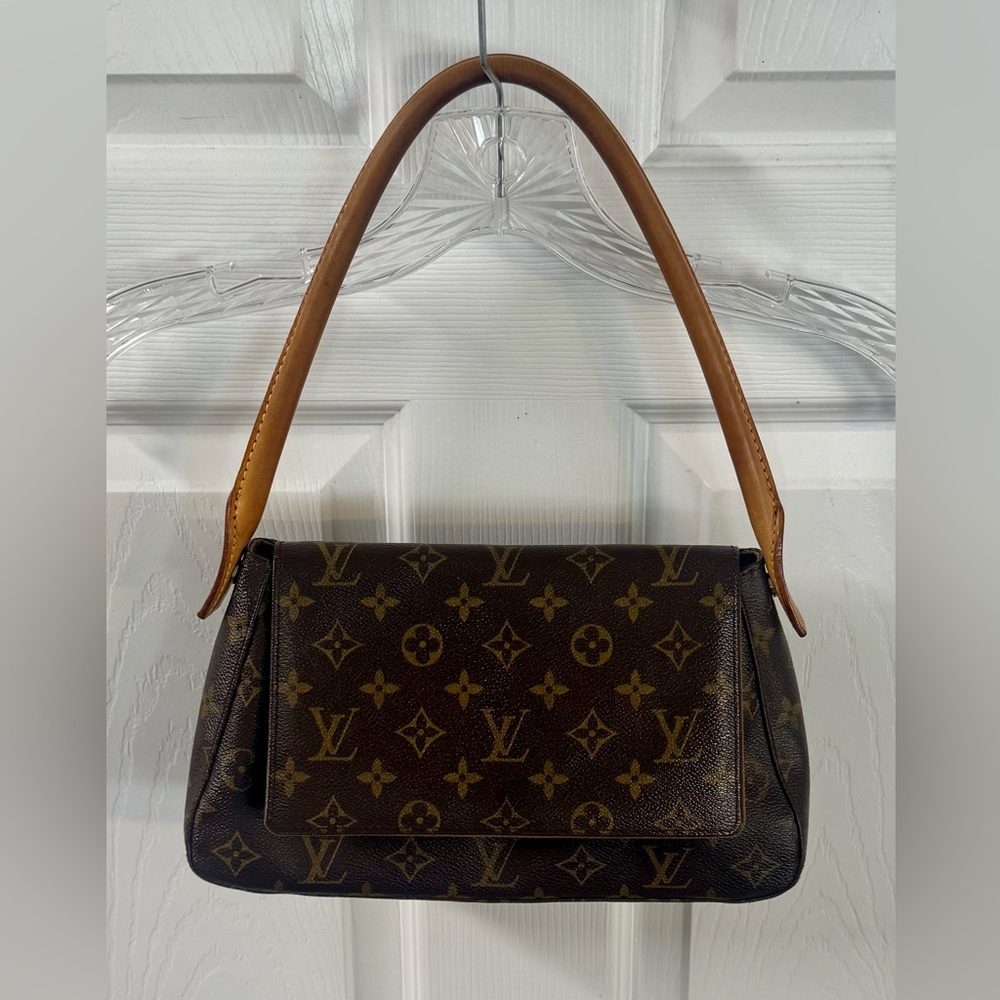 Louis Vuitton Mini Looping Monogram
Shoulder Handbag Very Good Condition